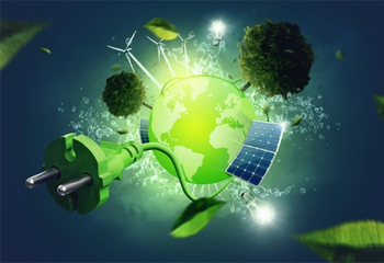 Ein grüner Globus mit Solarpaneelen und Windrädern symbolisiert saubere Energie, während ein Stecker im Vordergrund sichtbar ist.